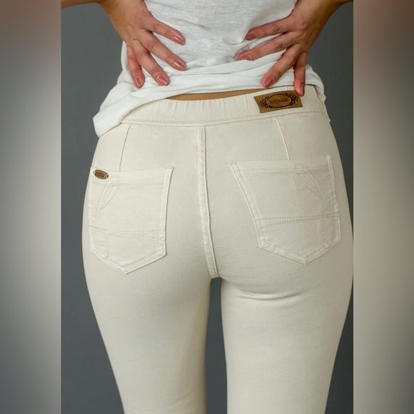 Brytny High Waisted Denim Ecru Jeans NWT - Picture 8 of 14